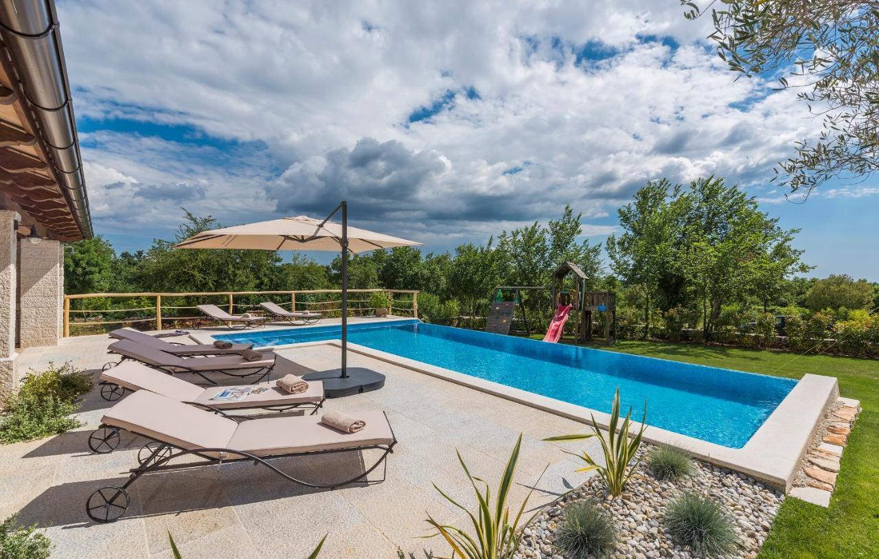Villa-Osmium Smoljanci Exterior photo